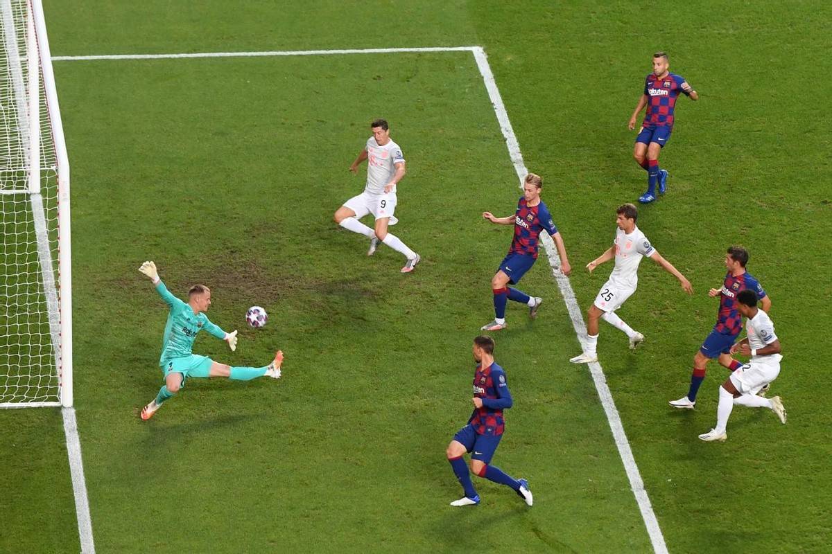 历史唯一，拜仁欧冠全胜捧杯，八球狂胜巴萨